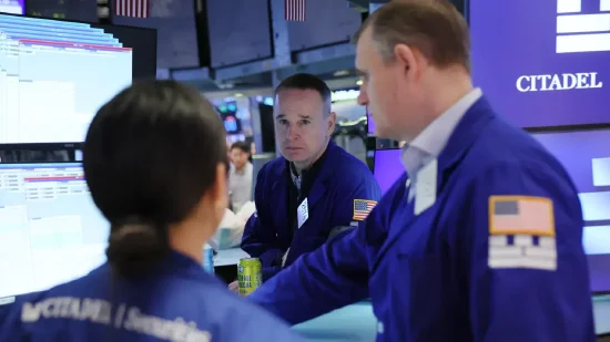  美股尾盘强劲反弹，油价显著回落缓解市场压力。 股票财经