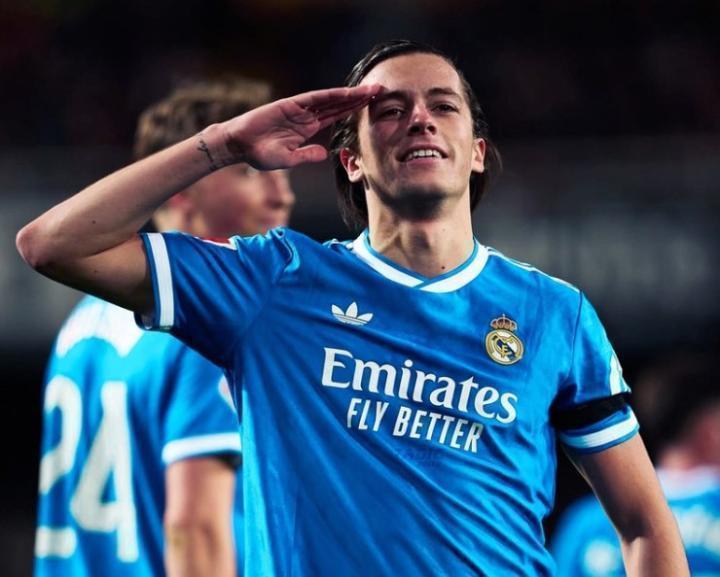  卡雷拉斯伤势未愈；欧冠次回合难首发，皇马左路面临考验；周末德比成复出关键节点。 体育新闻