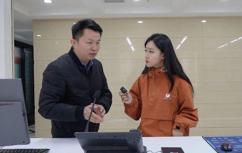  数秒语音的代价：揭秘被AI操控的信任危机 情感心理