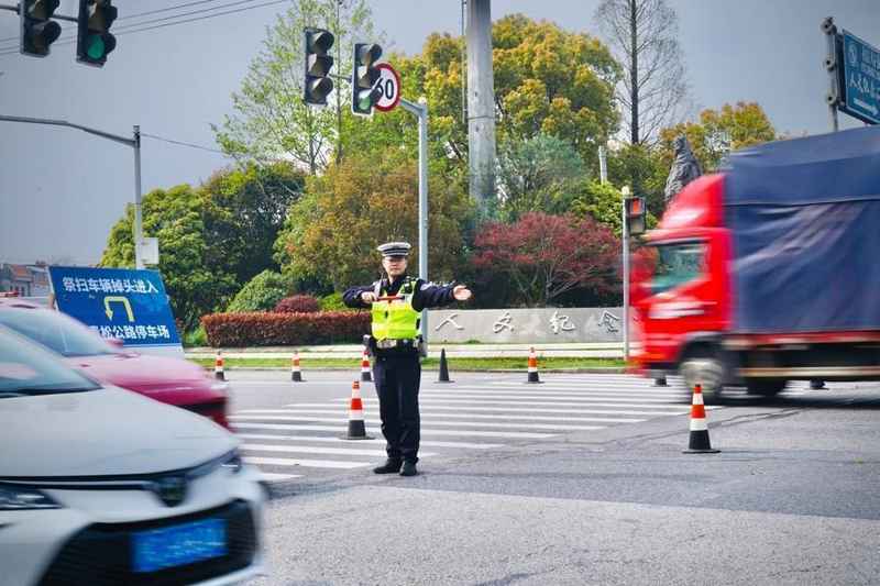  清明出行堵心变顺心：立体巡防守护归途与春光 新闻