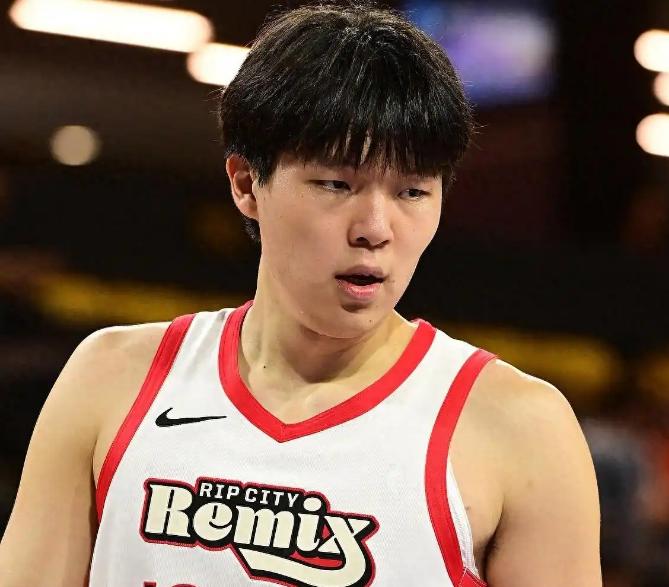  那场29分逆转未遂的季后赛里，藏着杨瀚森没说出口的倔强 体育新闻