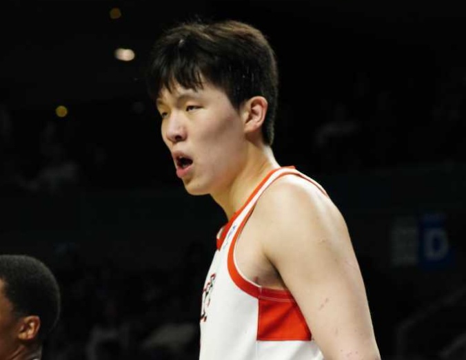  那场29分逆转未遂的季后赛里，藏着杨瀚森没说出口的倔强 体育新闻