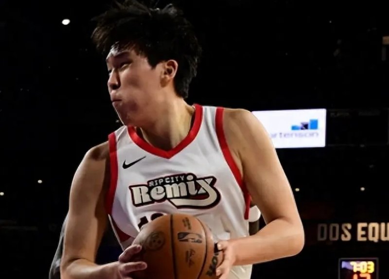  那场29分逆转未遂的季后赛里，藏着杨瀚森没说出口的倔强 体育新闻